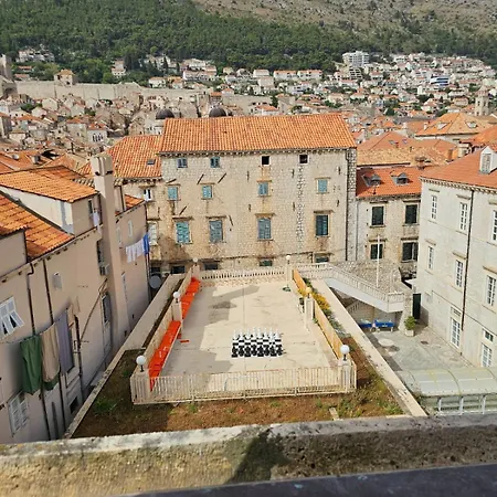 Old Town Apartman *